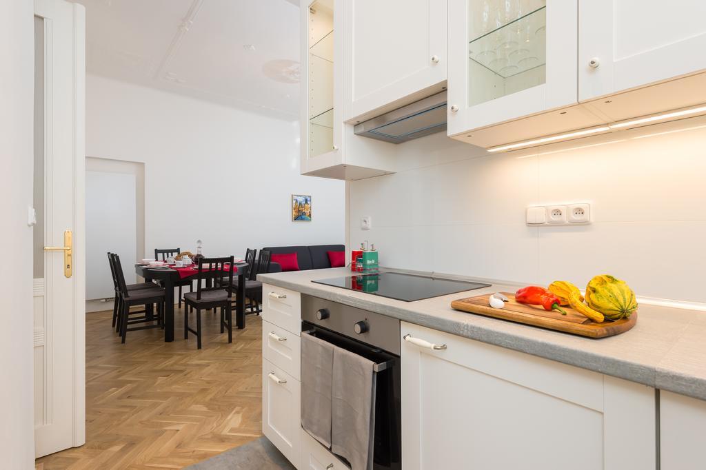 Love To Live Apartments Praga Exterior foto